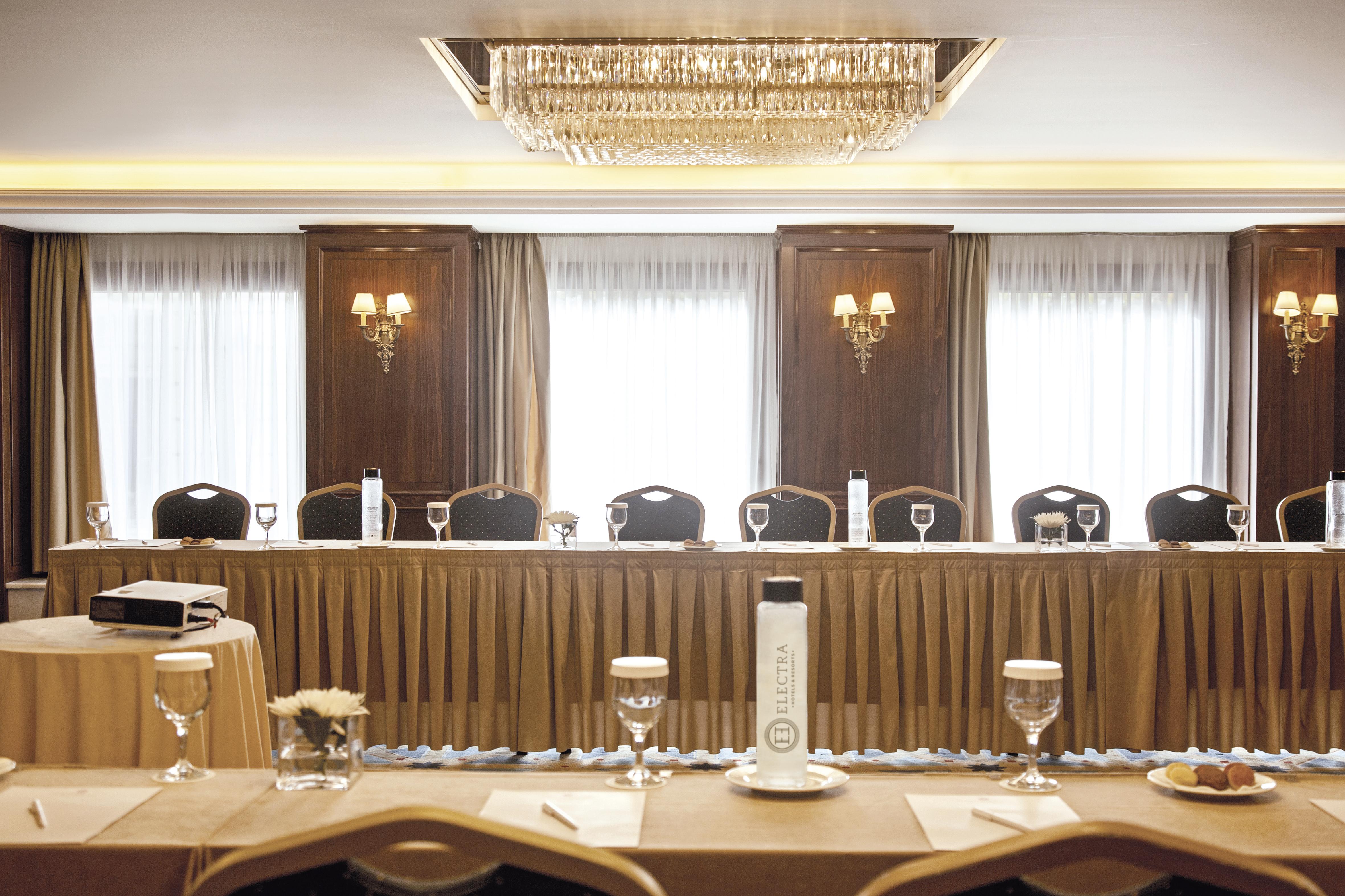 Electra Palace Athens Hotel Buitenkant foto The meeting room of the Federal Council