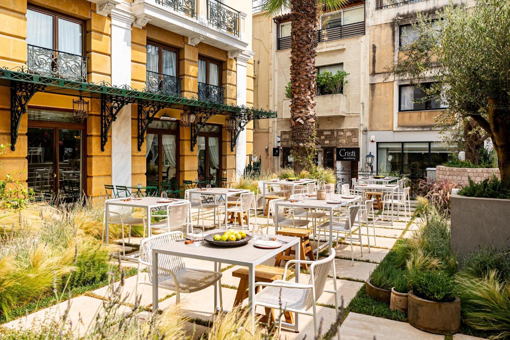 Electra Palace Athene Buitenkant foto The hotel's garden