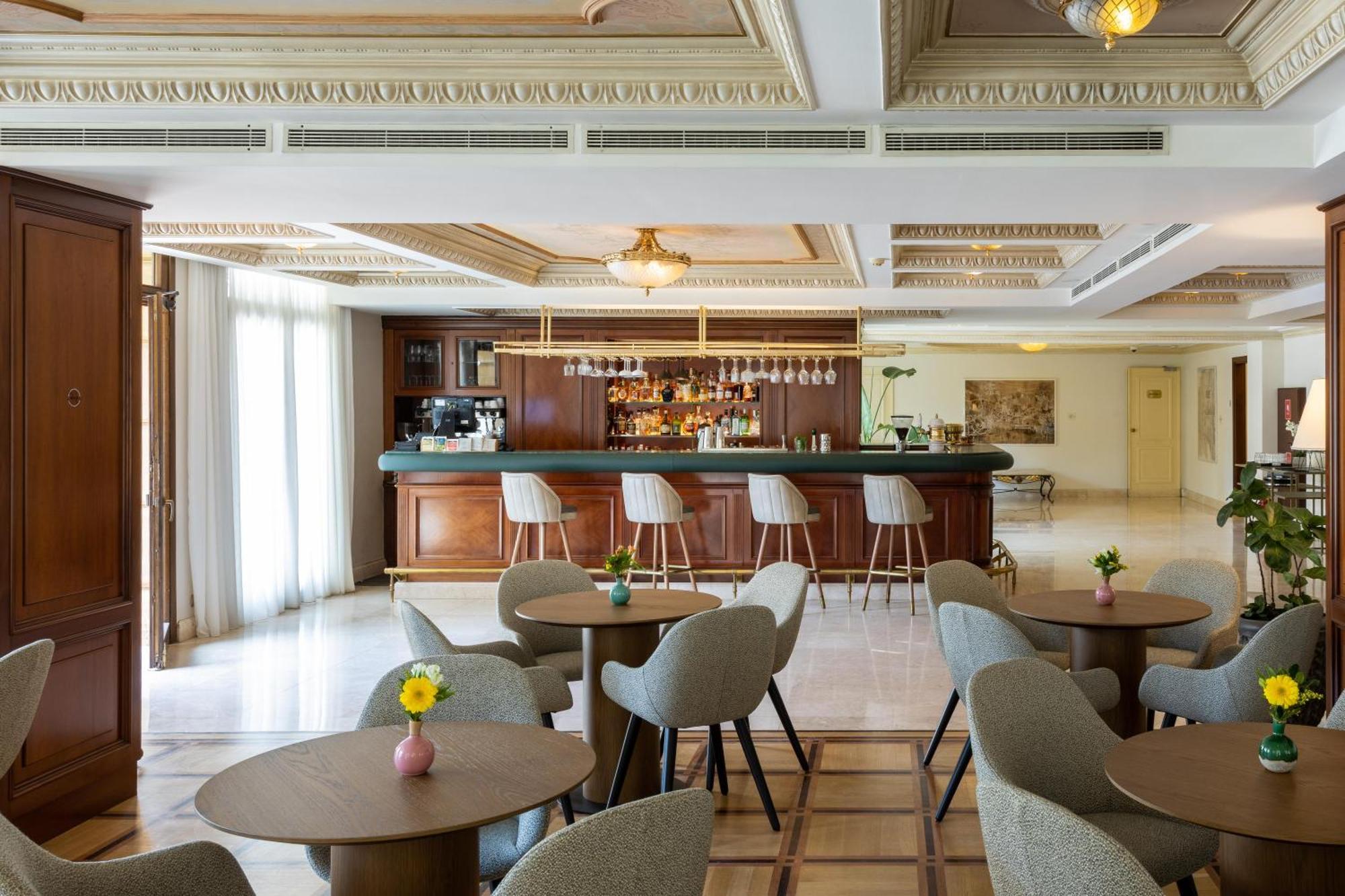 Electra Palace Athene Buitenkant foto The bar at the 19th-century villa