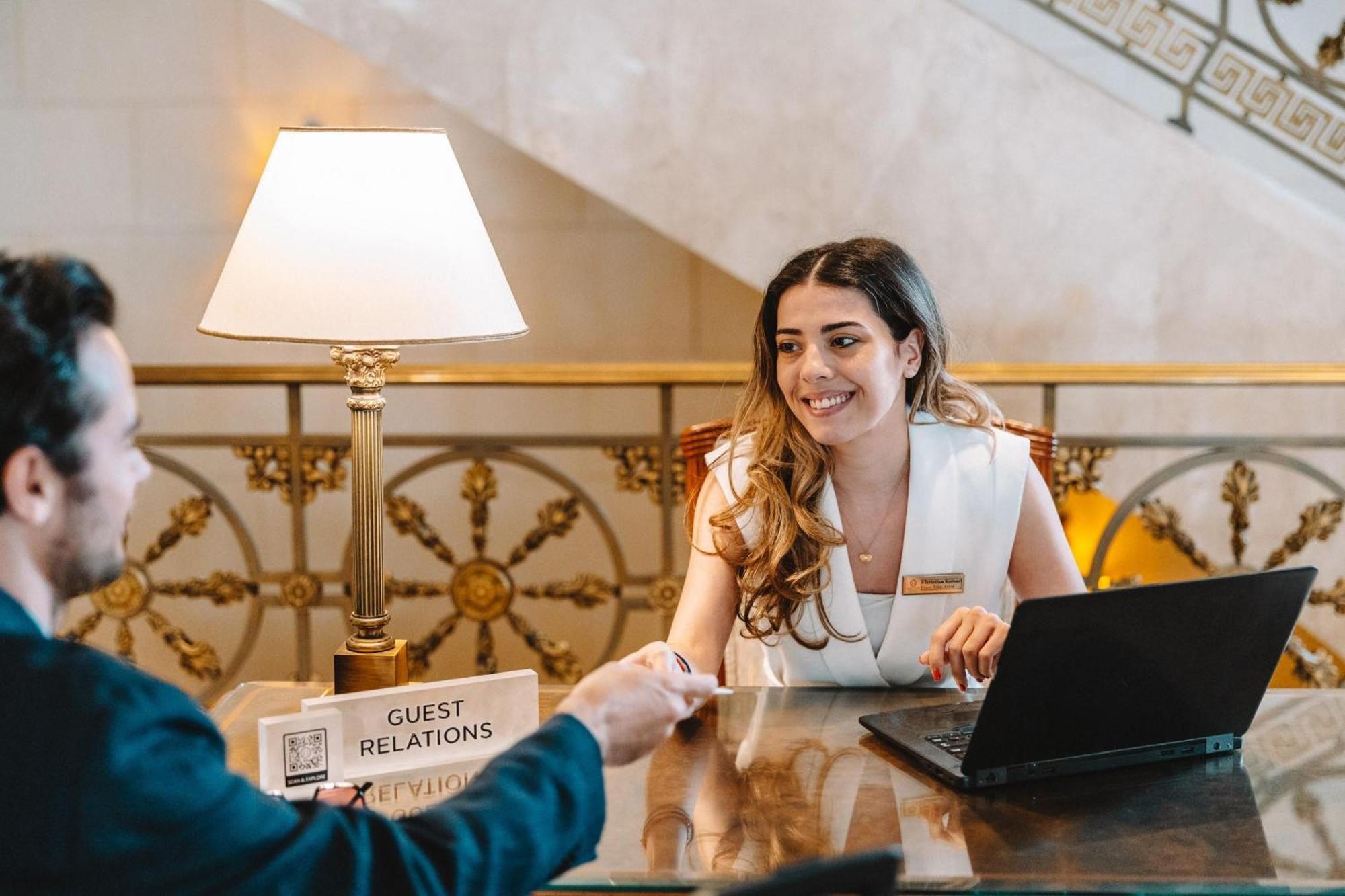 Electra Palace Athene Buitenkant foto A guest relations manager at work